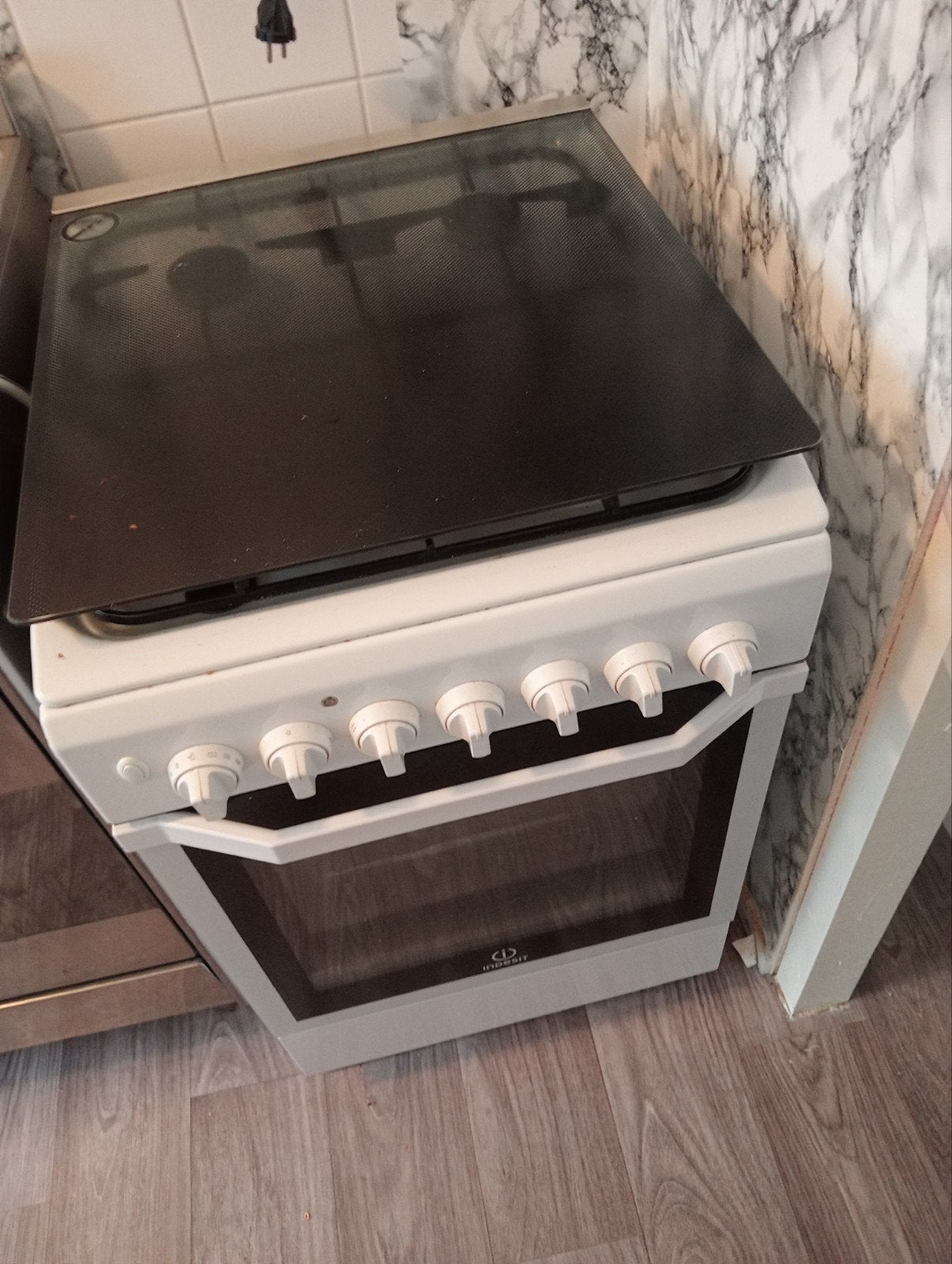 Indesit Gasvernuid, Gebruikt, Gas, Vrijstaand, 4 kookzones