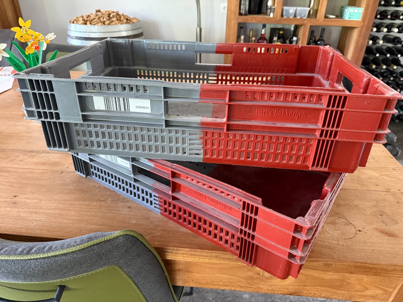 Set van 11 stevige kunststof kratten (rood/grijs), Gebruikt, 40 tot 60 cm, 50 tot 75 cm, Minder dan 35 cm
