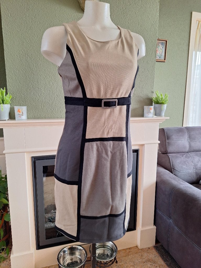 Rinascimento beige grijs jurk bodycocon XL valt als L 42, Kleding | Dames, Jurken, Verzenden, Beige, Zo goed als nieuw, Knielengte