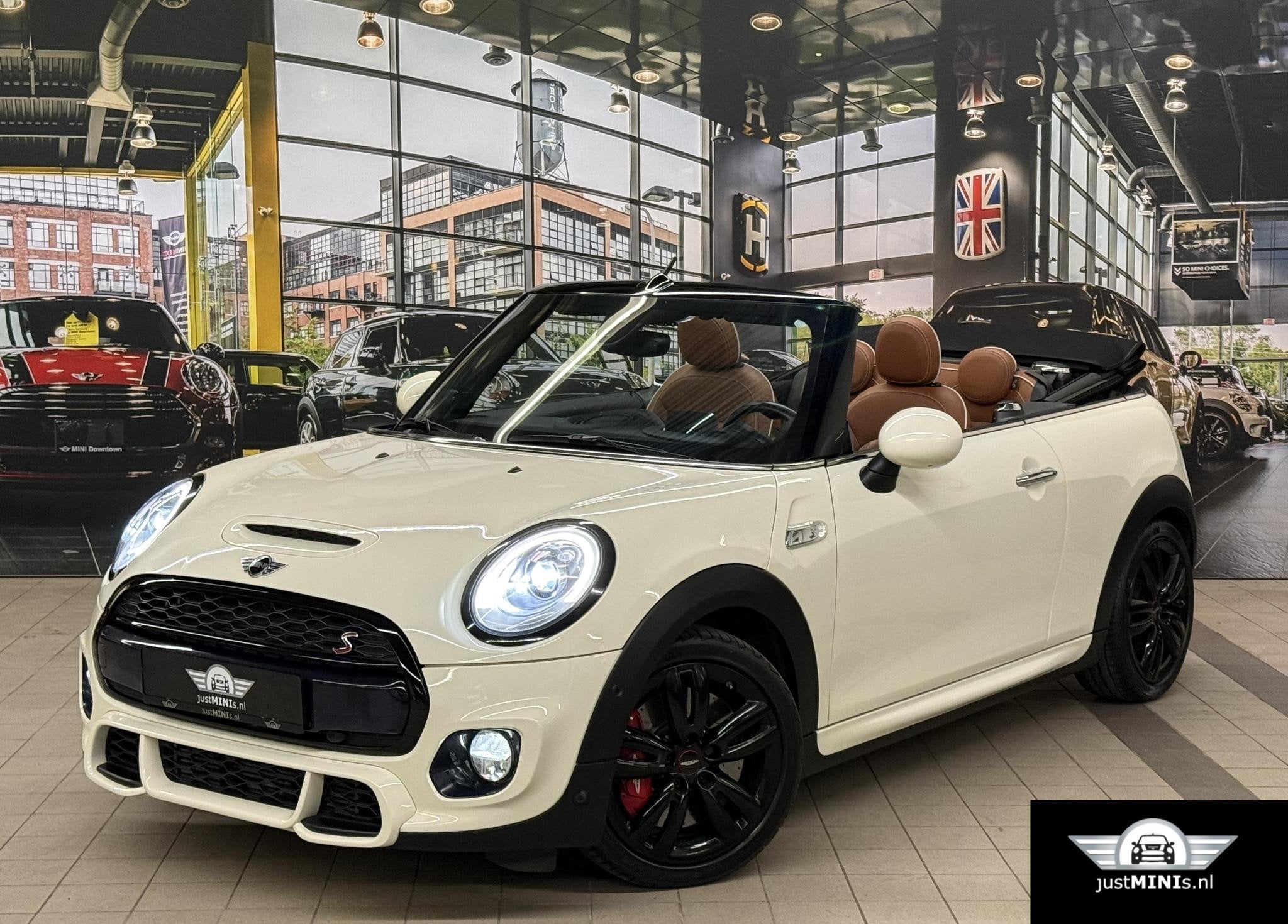 MINI COOPER S CABRIO JCW-pakket AUT LEDER NAVI CAMERA 1e eig, Auto's, Mini, 1998 cc, Gebruikt, 4 stoelen, Wit