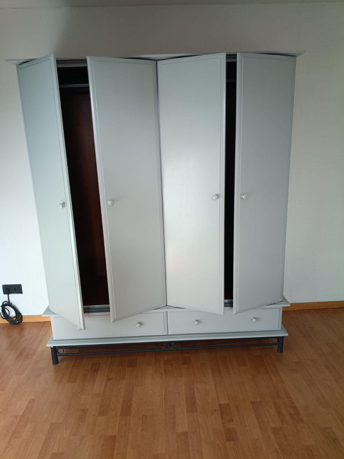 Grote 4-deurs linnenkast met 2 lades - gratis af te halen, Huis en Inrichting, Ophalen, Gebruikt, 200 cm of meer, 150 tot 200 cm