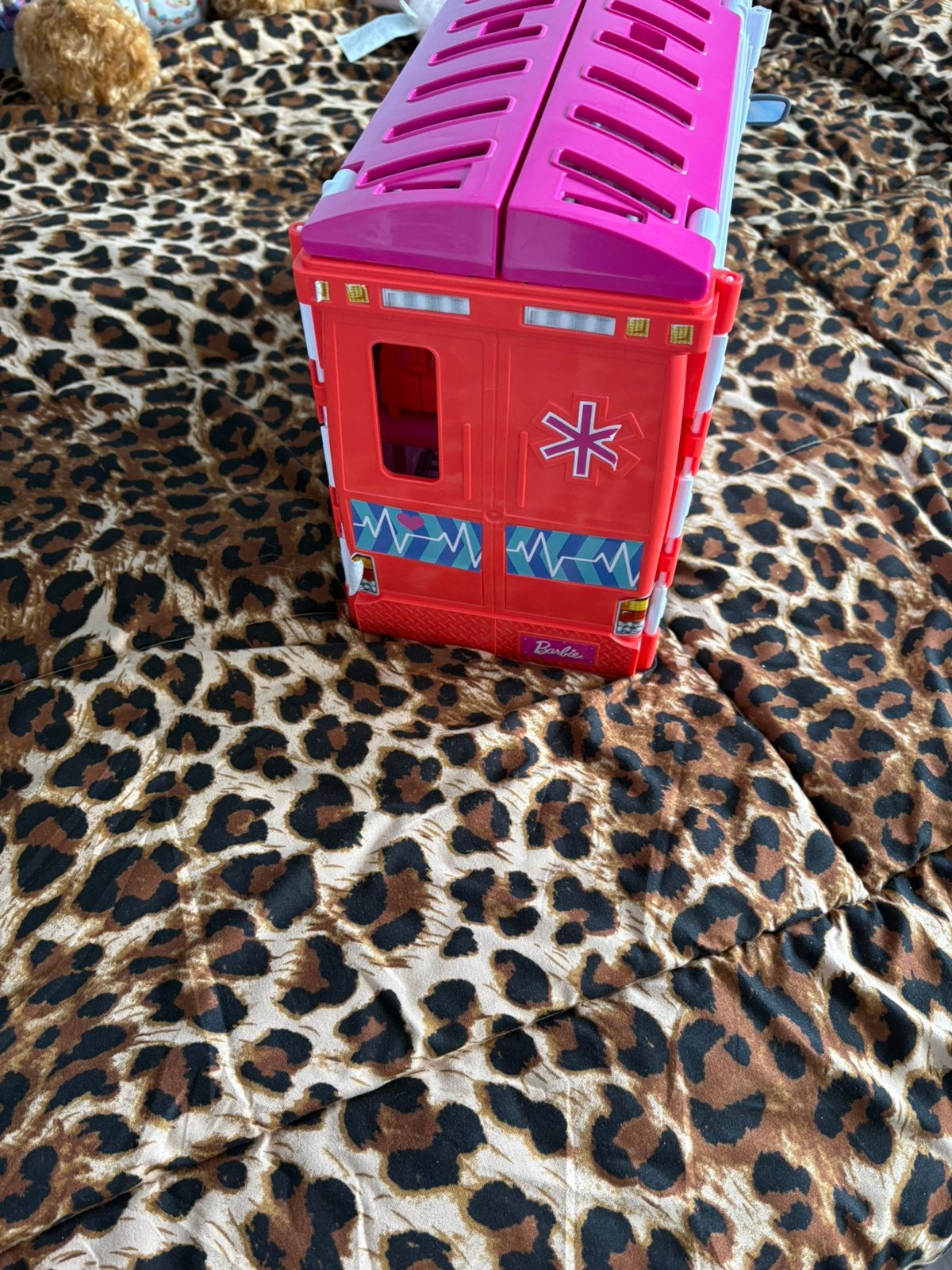 Leuke barbie 2 in 1  ambulance kliniek speelgoed set, Ophalen, Zo goed als nieuw, Poppenhuis