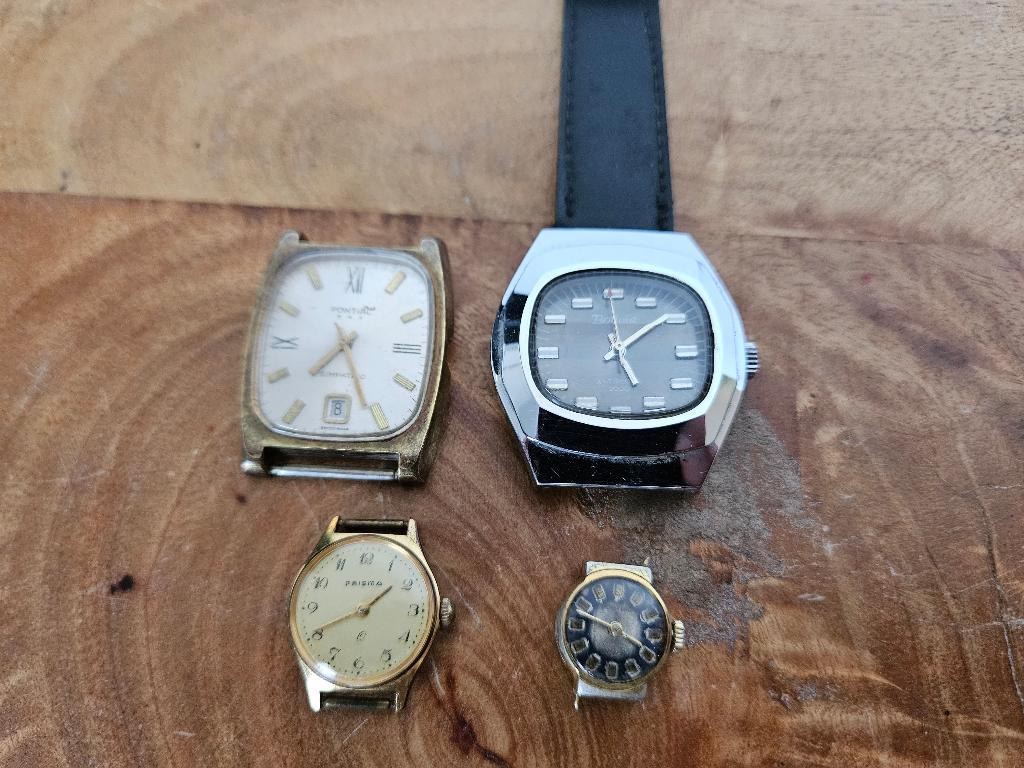 4 oude horloges ( defect ) pontiac, prisma, bolivia, Overige merken, Staal, Polshorloge, 1960 of later