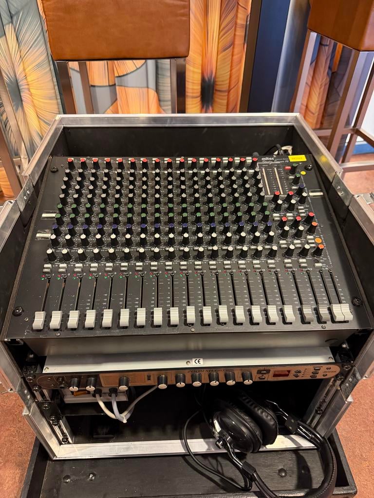 Mitec Studio Server 16-kanaals mengpaneel met equalizer, Ophalen of Verzenden, Zo goed als nieuw, 10 tot 20 kanalen, Microfooningang