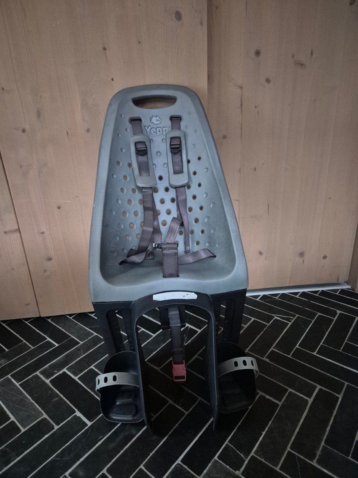 Yepp achterzitje grijs, Fietsen en Brommers, Fietsaccessoires | Fietsstoeltjes, Achterzitje, Yepp, Ophalen, 15 t/m 25 kg