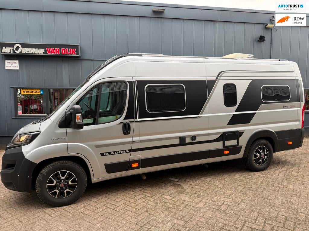 Adria TWIN 640 SLB C14, Caravans en Kamperen, Automaat, Buscamper of Camperbus, Verwarmde buitenspiegels, Bedrijf