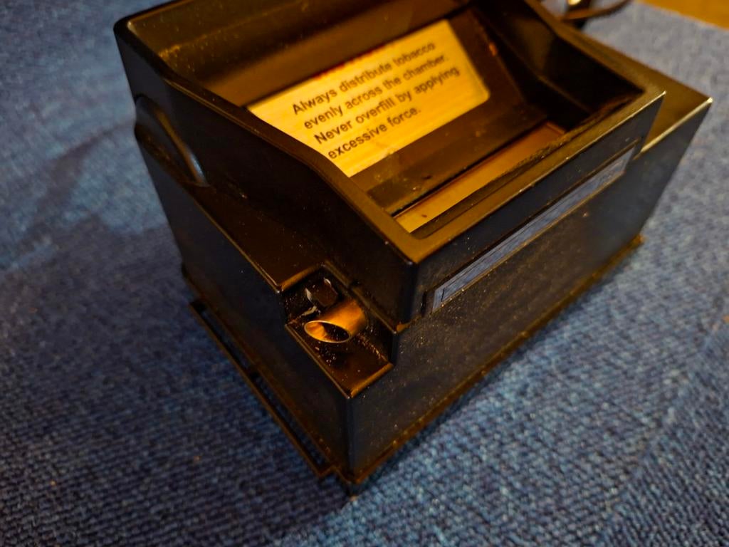 Zwarte elektrische sigarettenmaker, Ophalen