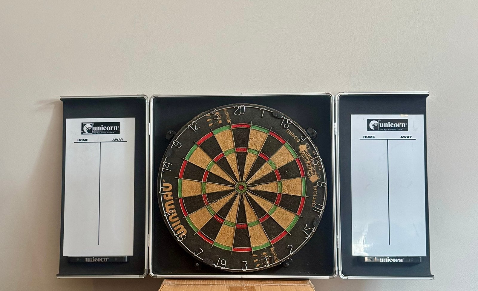 Winmau dartbord unicorn teknik dartbordkast scorebord, Ophalen of Verzenden, Gebruikt, Dartbord
