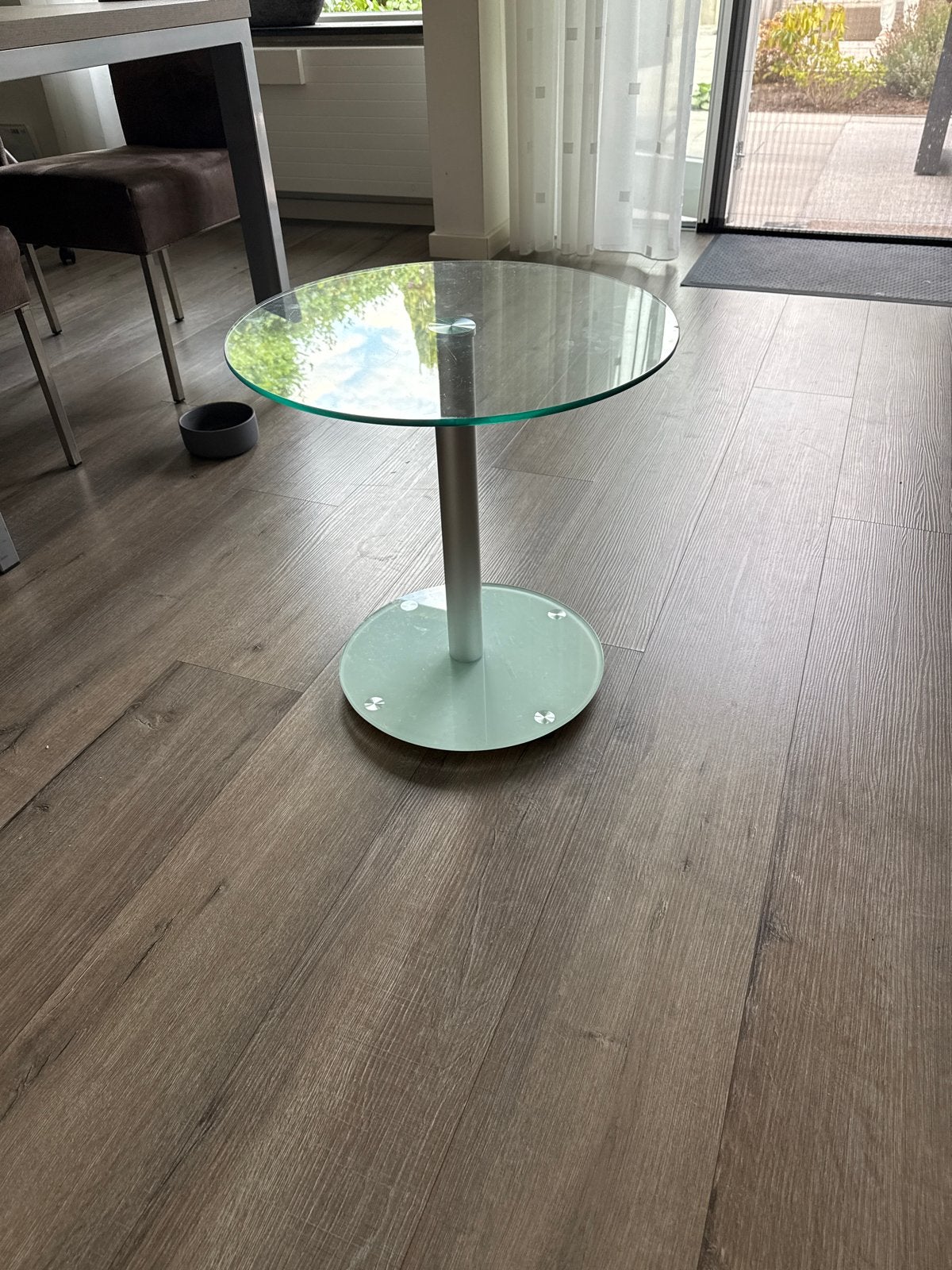 Glazen bijzettafel met metalen poot, Ophalen, Minder dan 45 cm, Minder dan 55 cm, Gebruikt