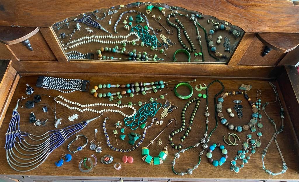 Grote collectie sieraden: kettingen, armbanden, oorbellen, Ophalen of Verzenden, Gebruikt, Overige kleuren, Overige materialen