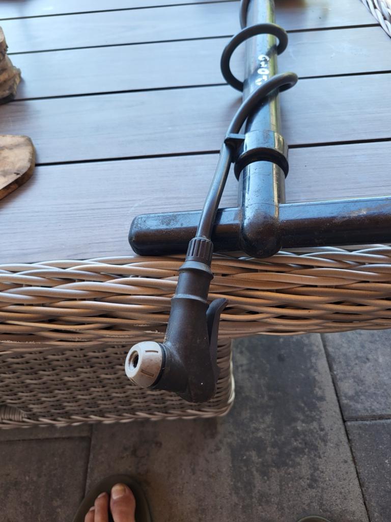 Fietspomp met drukmeter - Gebruikt, Ophalen of Verzenden, Drukmeter, Gebruikt