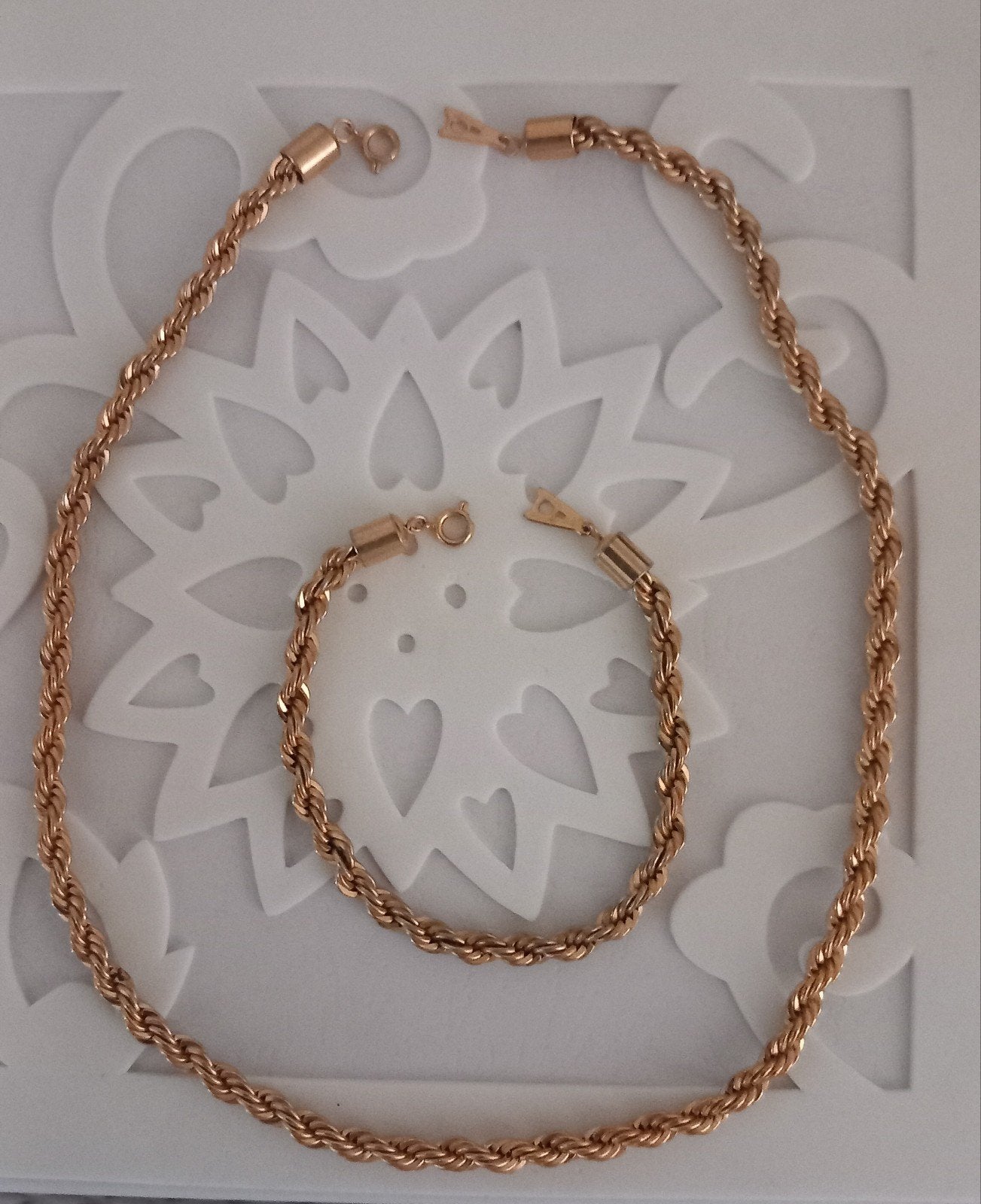 Collier en Armband., Ophalen, Nieuw, Goud, Overige materialen