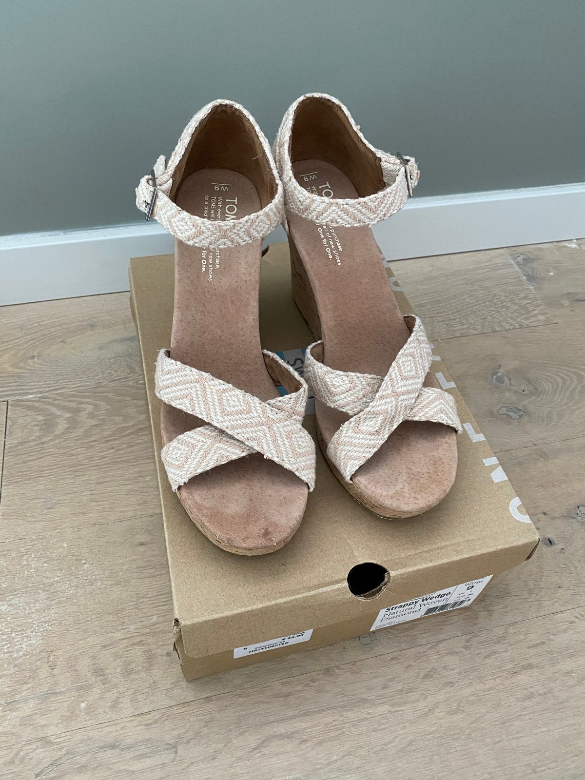 TOMS Strappy Wedge Sandalen - Beige, Ophalen of Verzenden, Gedragen, Beige, Sandalen of Muiltjes