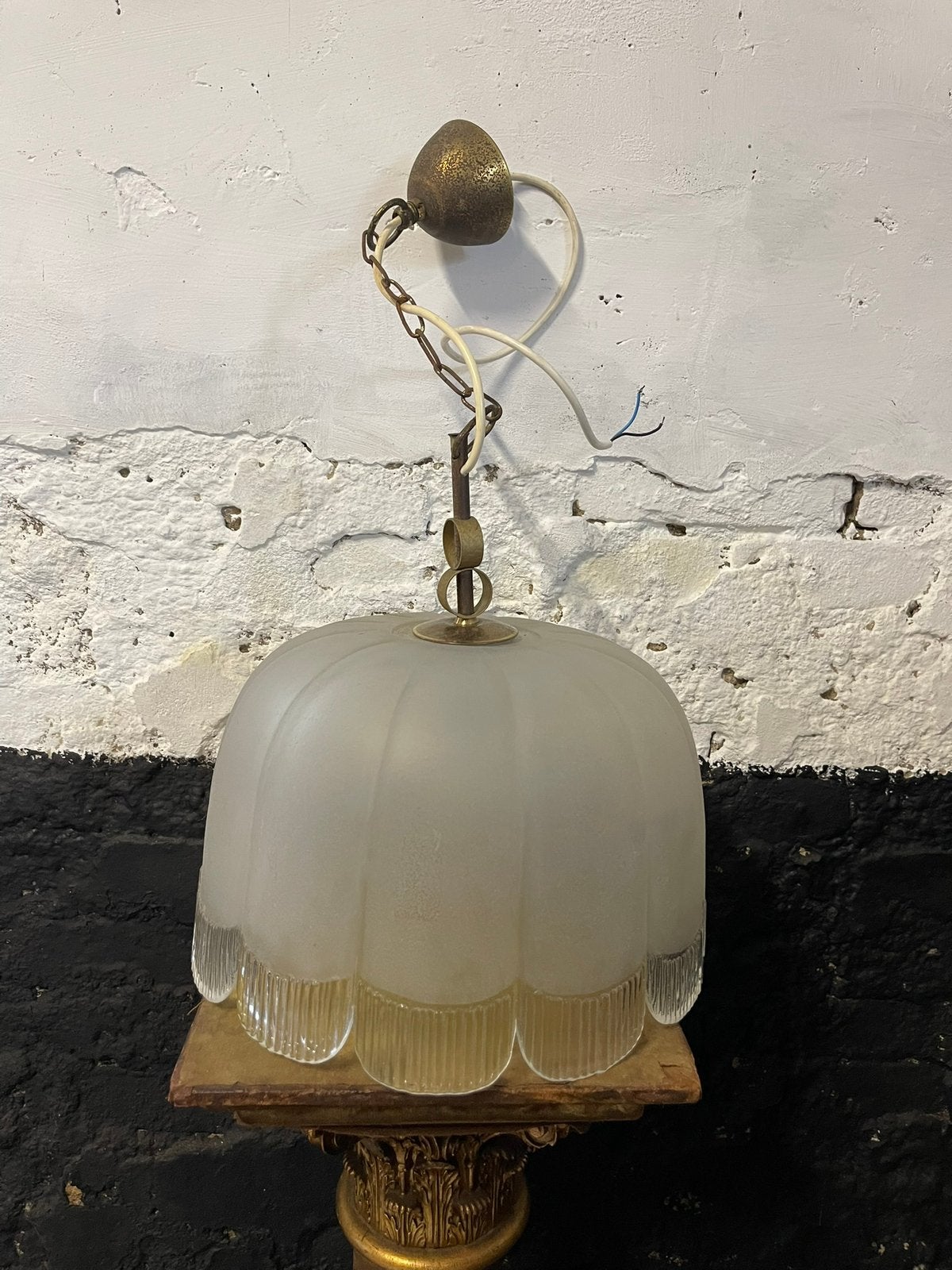 Prachtige vintage hanglamp geschulpte rand deels frosted, Huis en Inrichting, Ophalen, Gebruikt, Glas, Vintage mid century