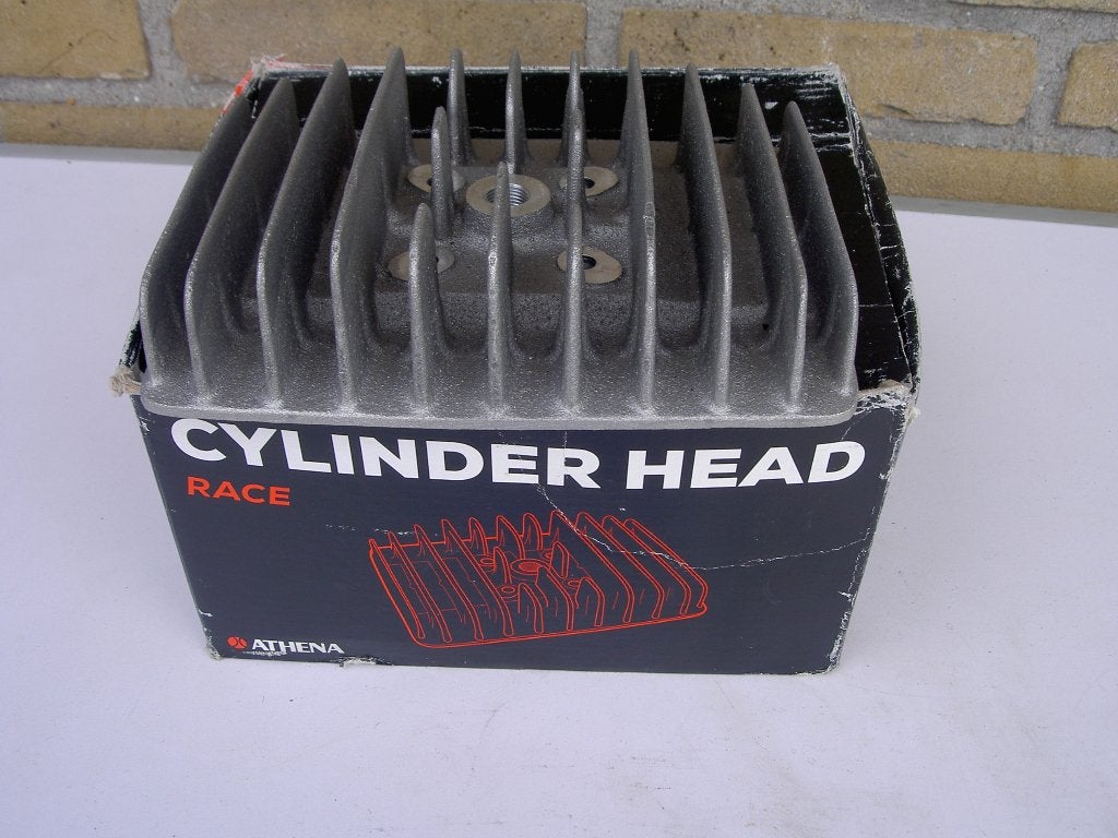 een nieuwe brede Athena cylinder kop in de doos!, Fietsen en Brommers, Brommeronderdelen | Zundapp, Ophalen of Verzenden, Nieuw