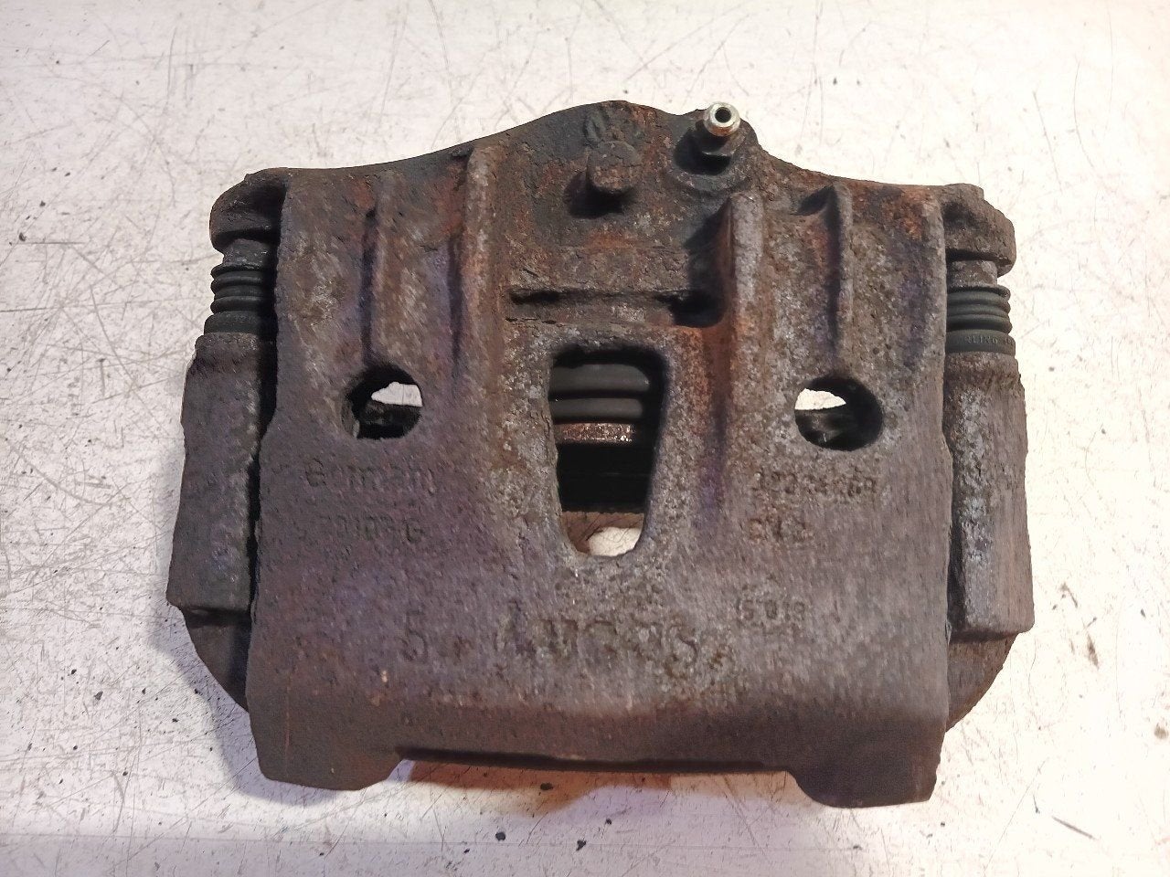 Remklauw links voor Volkswagen Transporter, Onderdelen@venauto.nl, Van der Ven Autorecycling B.V., Gebruikt, Ettenseweg 76, 4706 PB Roosendaal, The Netherlands