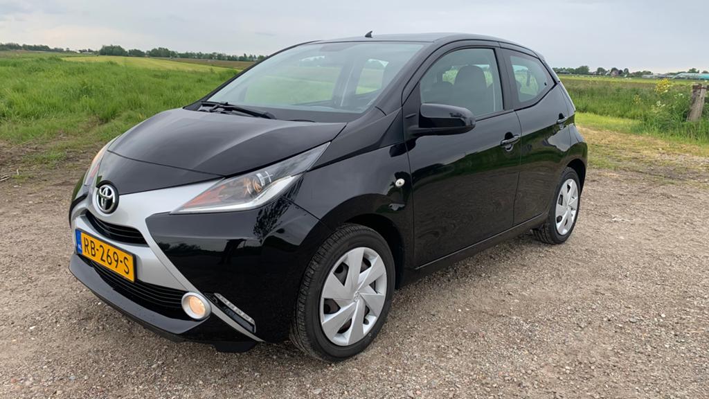 Toyota Aygo X-Play | Dealer ond/Automaat/Airco/Cruise/Camera, Stof, 4 stoelen, Zwart, Origineel Nederlands