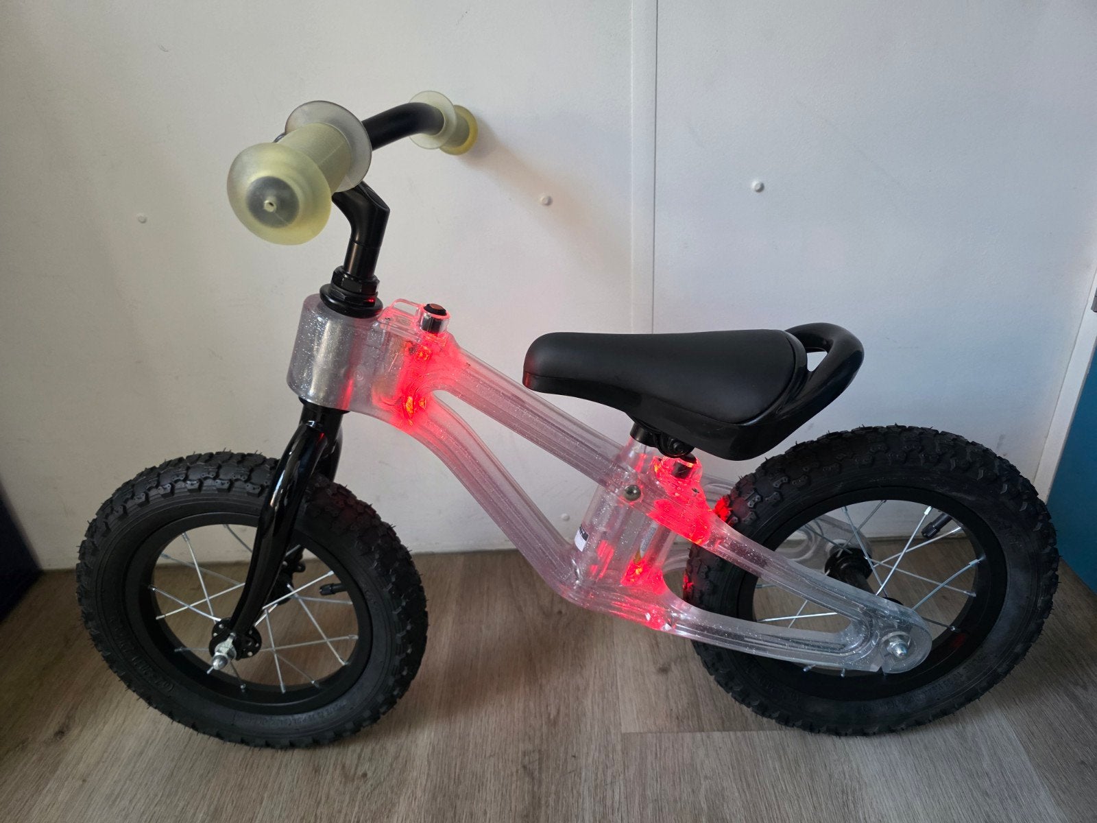 Te koop! Nieuwe loopfiets 12 inch met verlichting, Ophalen, Nieuw, Minder dan 16 inch