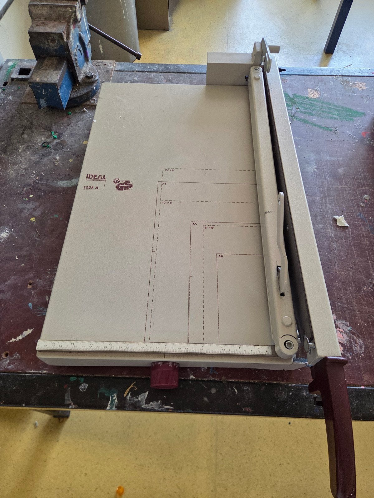 IDEAL 1058 A papiersnijder/snijmachine, Ophalen