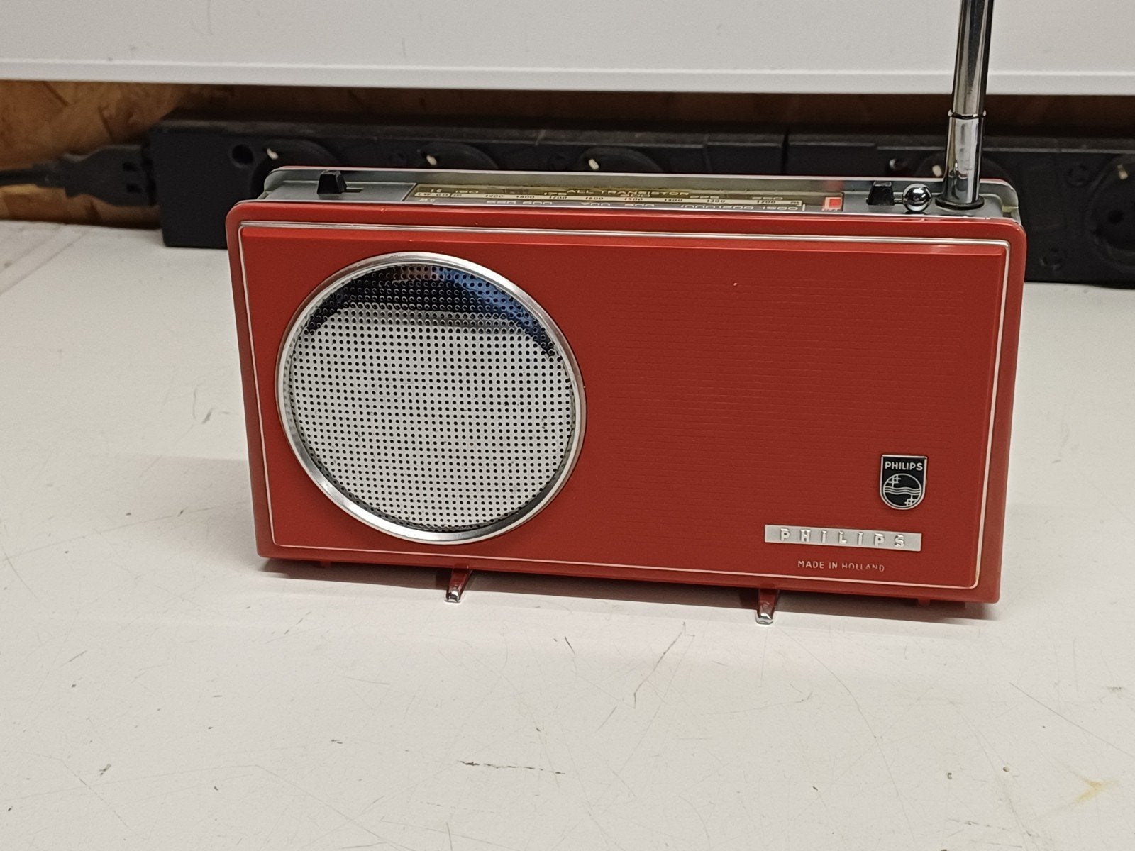 Philips L2X10T/02 Philitina transistorradio rood 1963