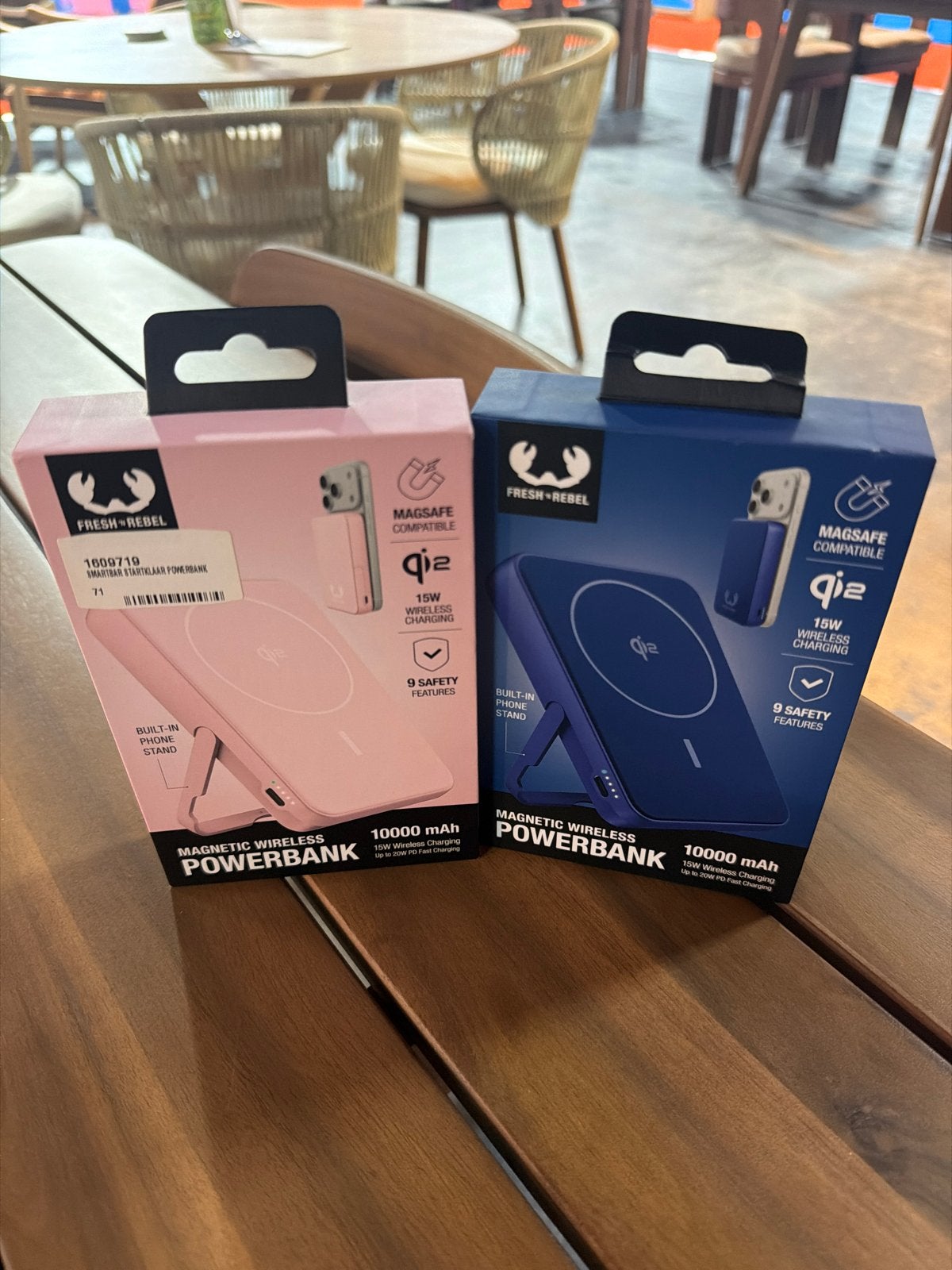 2x Fresh 'n Rebel Powerbank - Roze & Blauw (Draadloos), Ophalen, Zo goed als nieuw, Overige typen, Apple