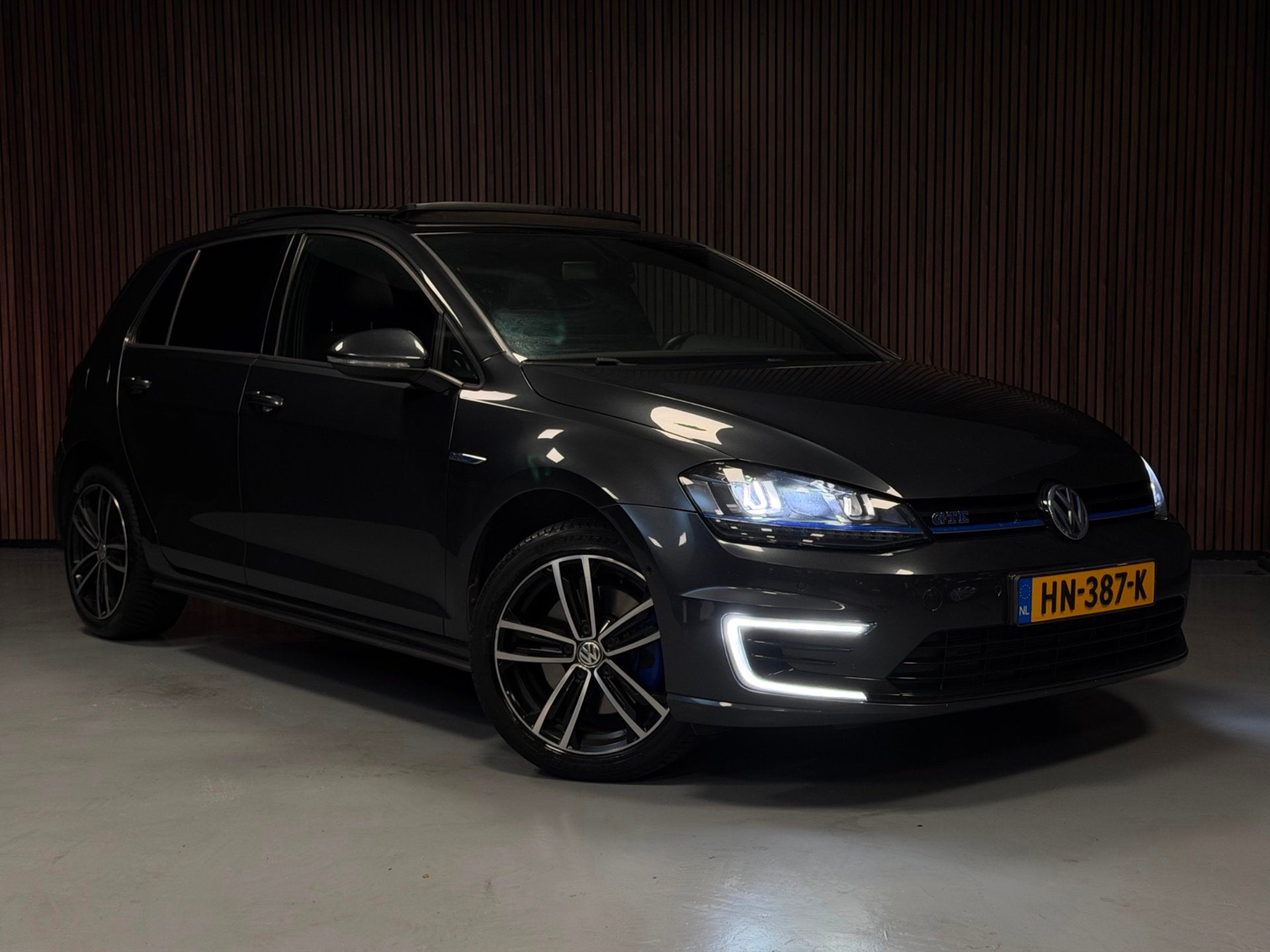 Volkswagen Golf 1.4 TSI GTE PANORAMADAK|ACHTERUITRIJCAMERA|2, Auto's, Stof, Gebruikt, 4 cilinders, Zwart