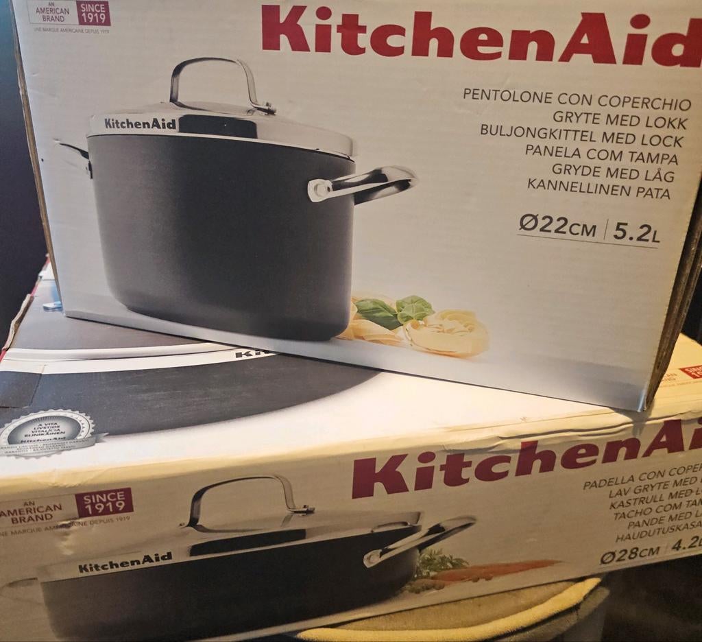 NIEUW-KitchenAid pannen Ø22 cm 5.2L en 28cm 4.2 liter, Ophalen of Verzenden, Nieuw, Rvs
