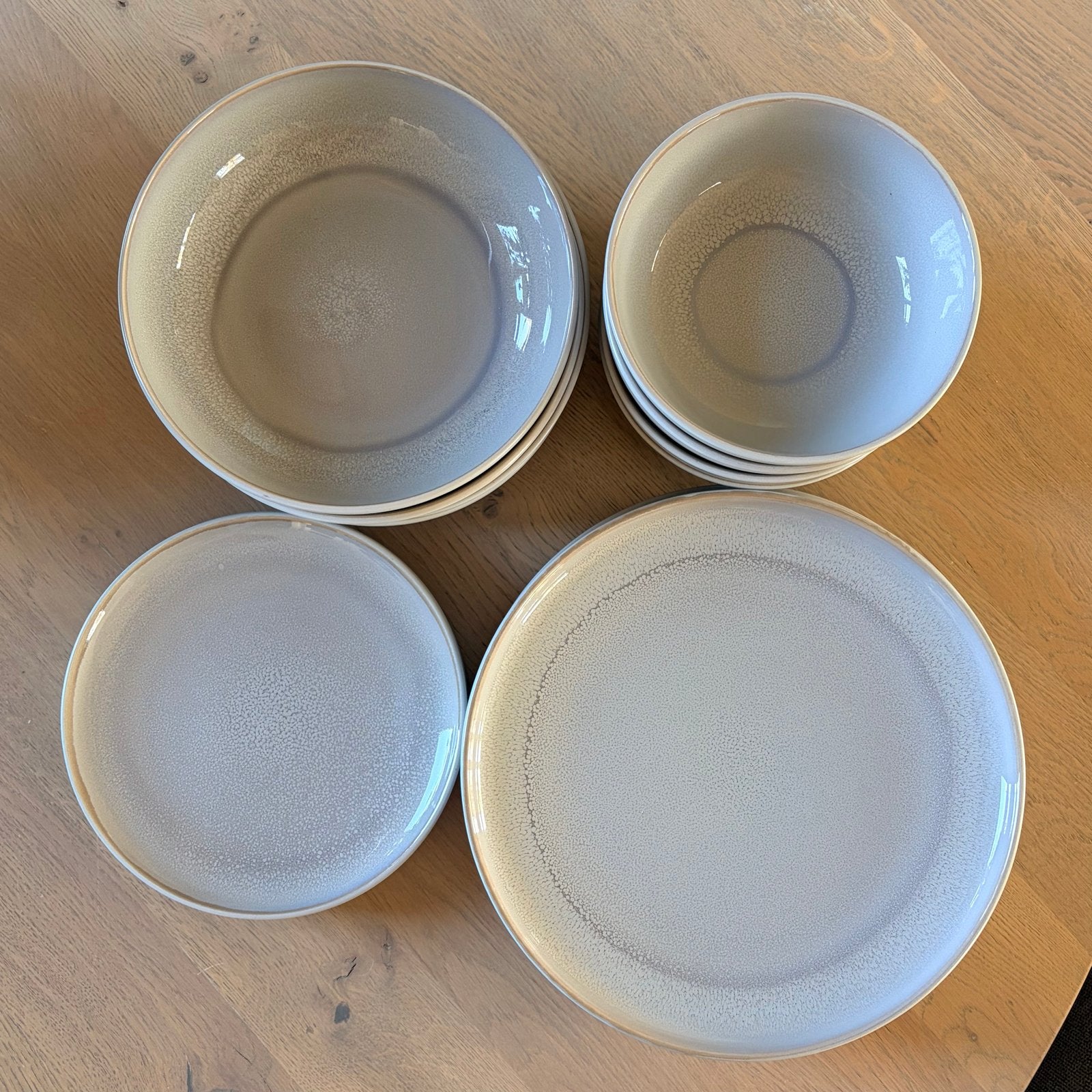 Servies Helsinki Hema, lichtgrijs 4 complete sets, Ophalen, Overige merken, Keramiek, Zo goed als nieuw