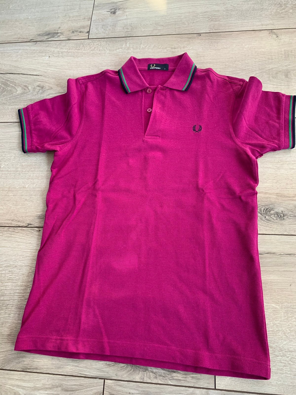 Nieuwe fred perry shirt. Maat s. Nooit gedragen., Ophalen of Verzenden, Nieuw, Maat 46 (S) of kleiner