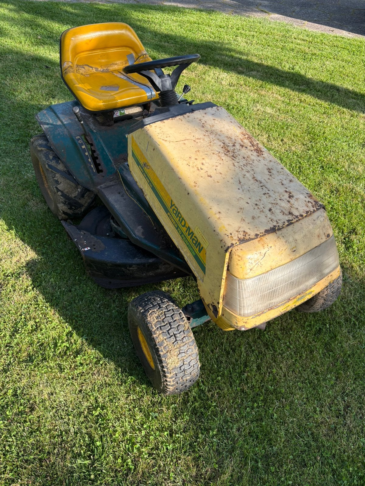 Zitmaaier Yard-Man / MTD, Tuin en Terras, Grasmaaiers, Gebruikt, Benzine-grasmaaier, 50 cm of meer, Cirkelmaaier, Elektrische starter