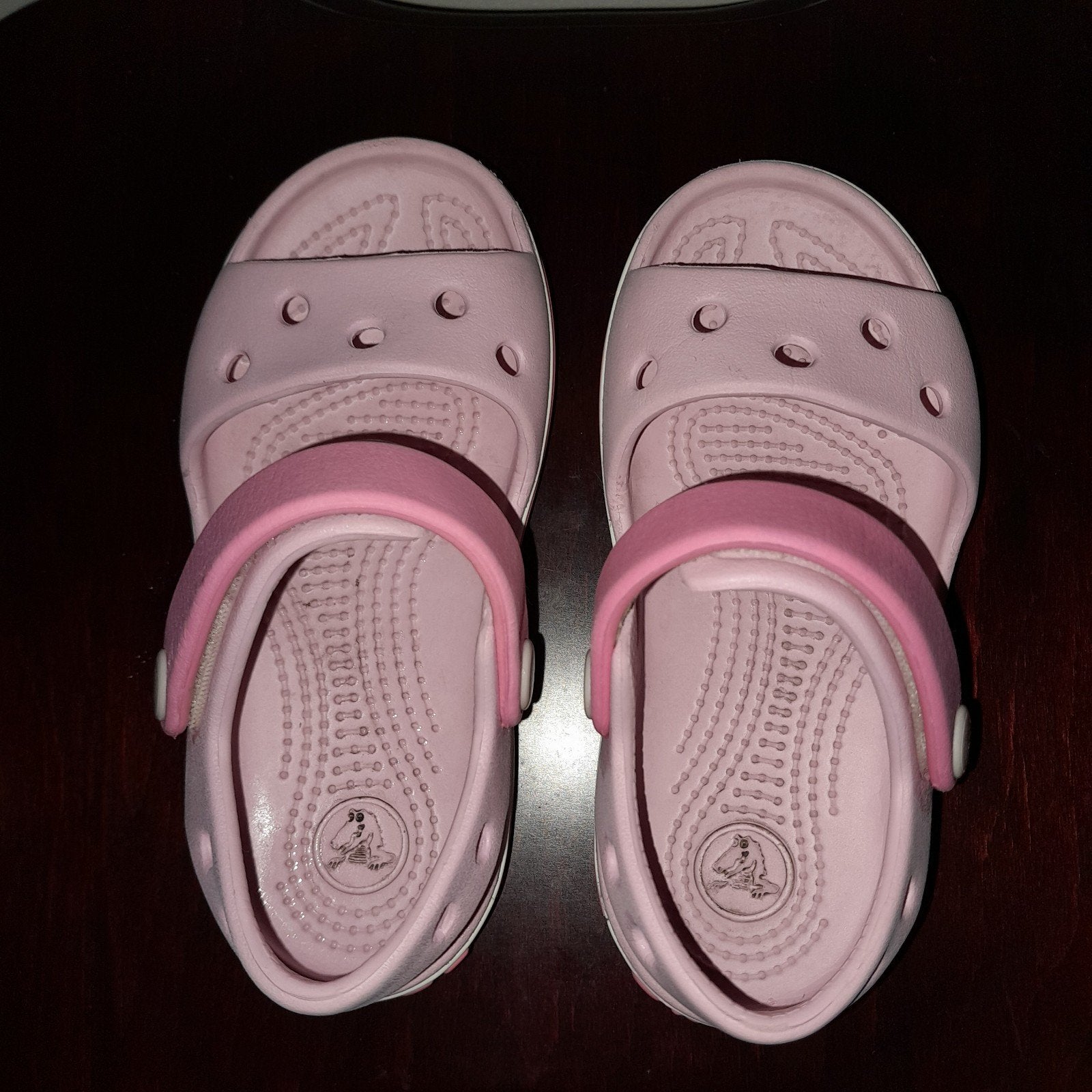 Roze Crocs sandalen voor meisjes, maat C8 (EU 24/25), Crocs, Meisje, Schoenen, Ophalen of Verzenden