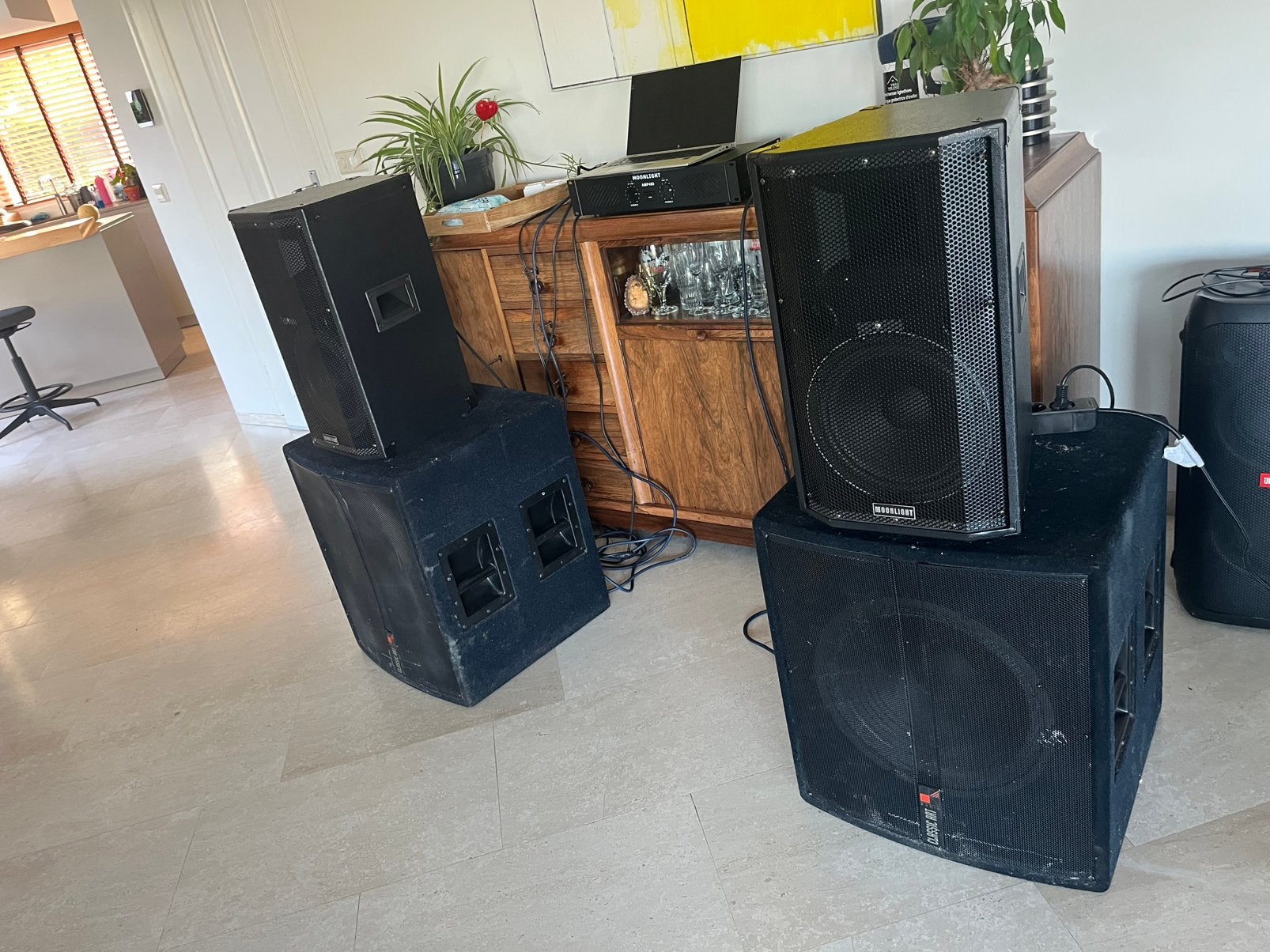 Te huur: versterker en set boxen voor (thuis)feest, Muziek en Instrumenten, Ophalen of Verzenden, Gebruikt, Overige merken
