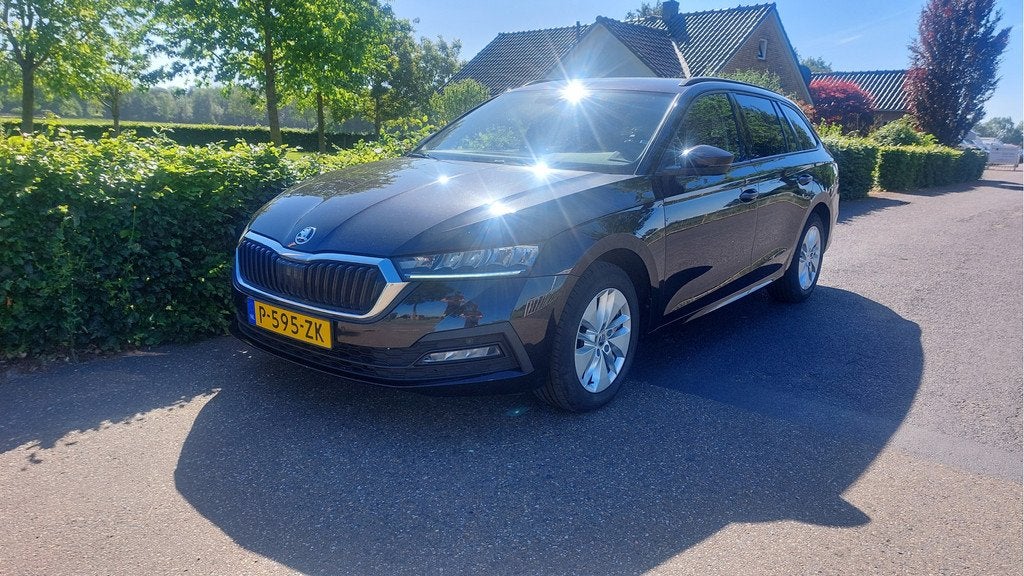 Skoda Octavia Combi 1.0 e-TSI Business Edition CLIMA/NAVI/AU, Auto's, Skoda, 1263 kg, Stof, Gebruikt, Parkeersensor