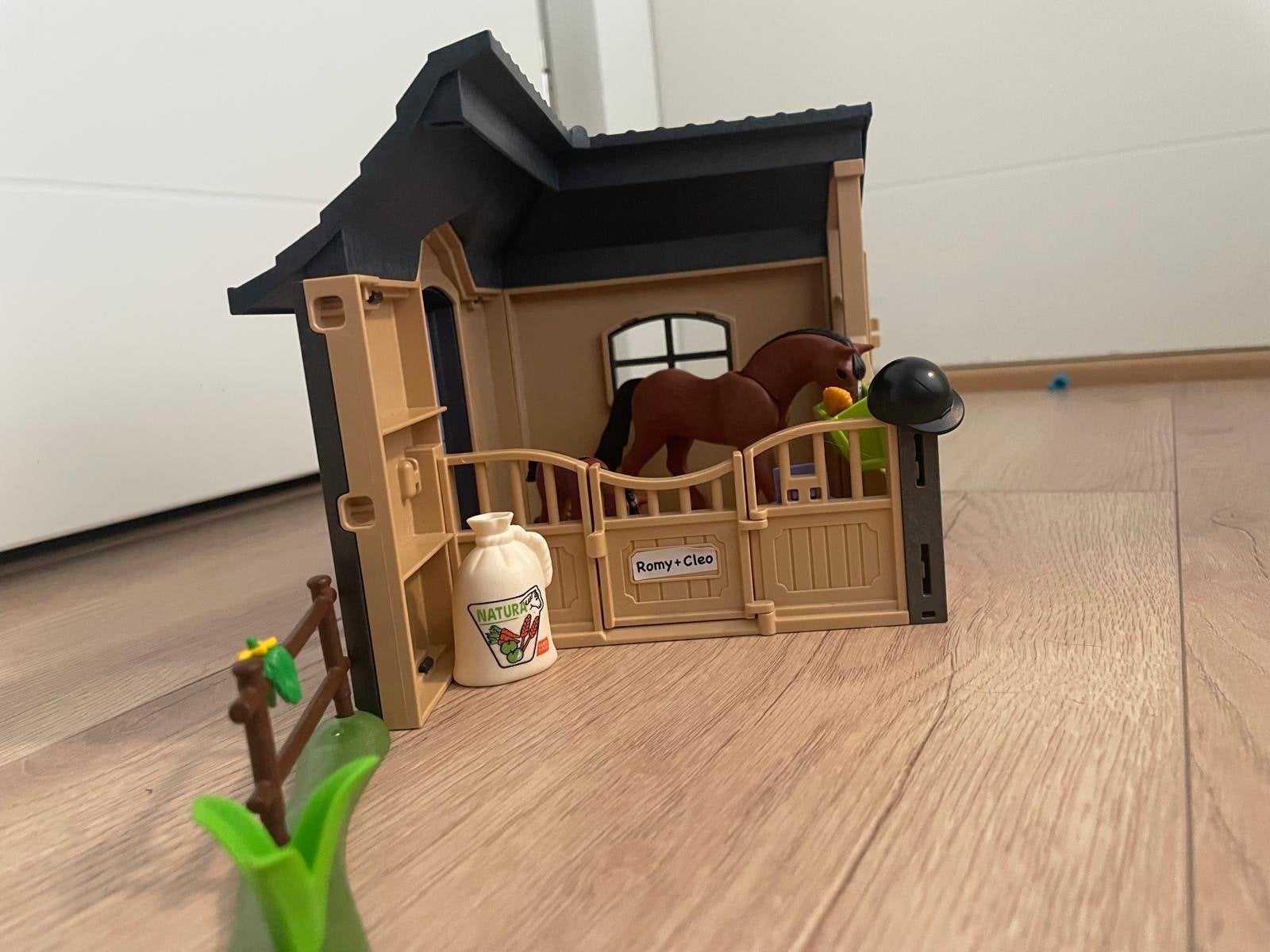 Schleich paardenstal met paarden en accessoires, Ophalen of Verzenden, Jongen of Meisje