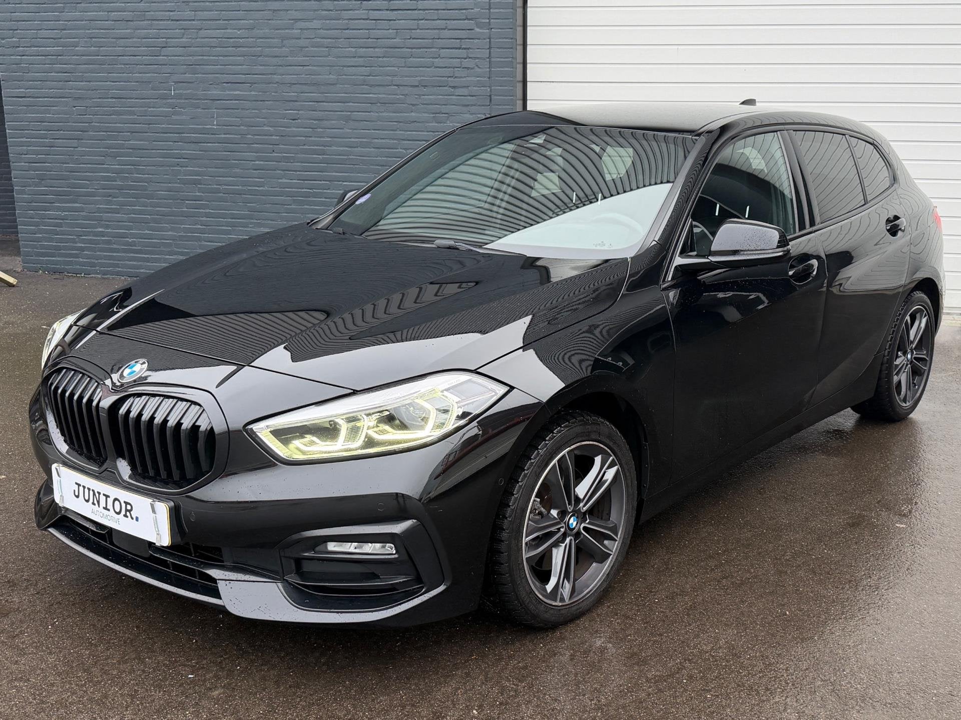 BMW 1-serie 118i High Executive Edition CARPLAY/DIGITALDASH/, Dealer onderhouden, 136 pk, Gebruikt, Zwart