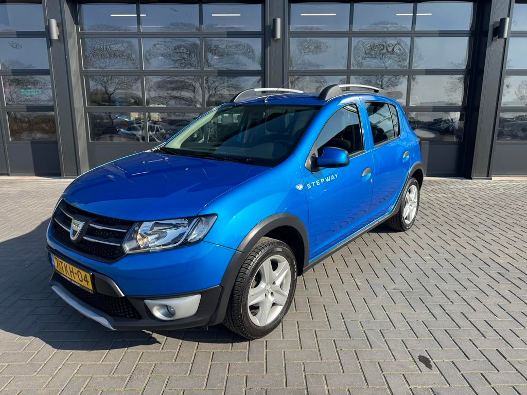 Dacia Sandero Stepway 0.9 TCe Navi (bj 2014), Auto's, Voorwielaandrijving, 898 cc, Blauw, Origineel Nederlands