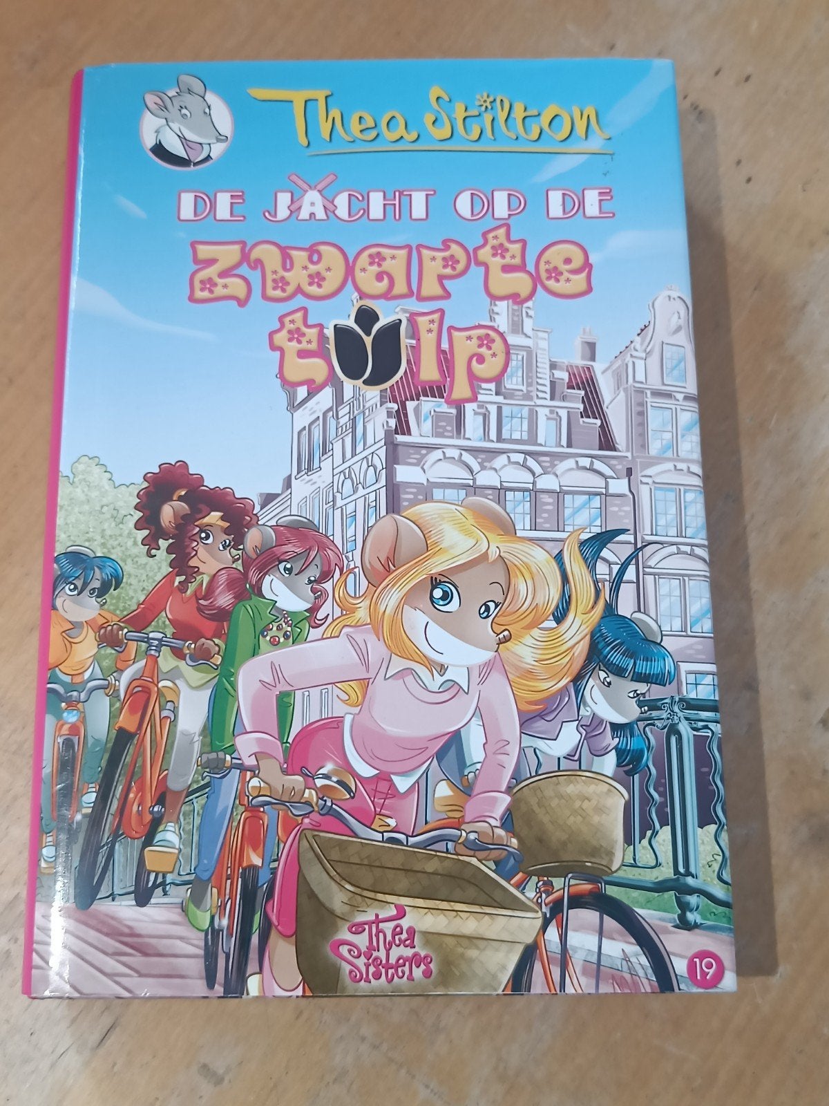 Thea Stilton: De Jacht op de Zwarte Tulp, Boeken, Ophalen of Verzenden, Zo goed als nieuw, Thea Stilton, Fictie