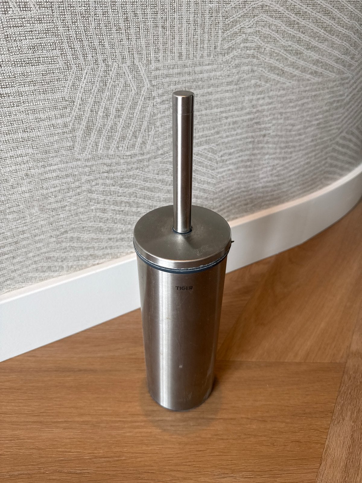 Tiger Boston Toiletborstel met houder - RVS geborsteld, Toilet-accessoire, Gebruikt, Overige merken, Ophalen of Verzenden