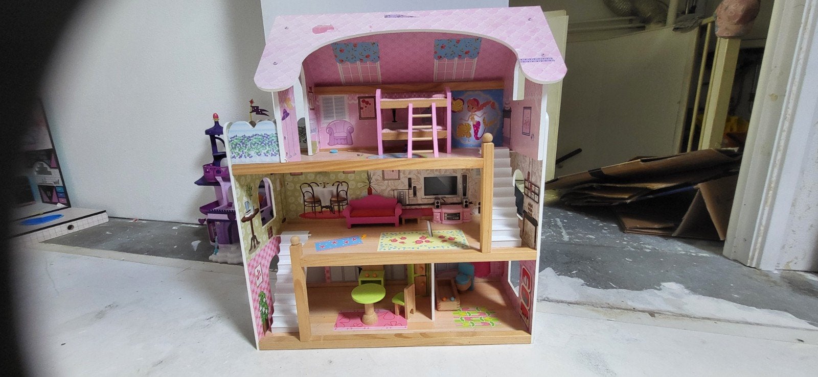 Groot Houten Poppenhuis met Meubels  gebruikt, Kinderen en Baby's, Speelgoed | Poppenhuizen, Ophalen of Verzenden