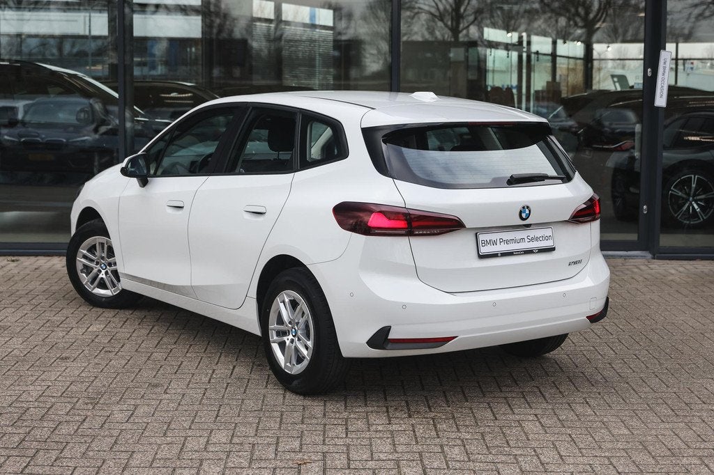 BMW 2 Serie Active Tourer 218i Automaat Navigatie / Achterui, Auto's, BMW, Gebruikt, Euro 6, Met garantie (alle), 1445 kg