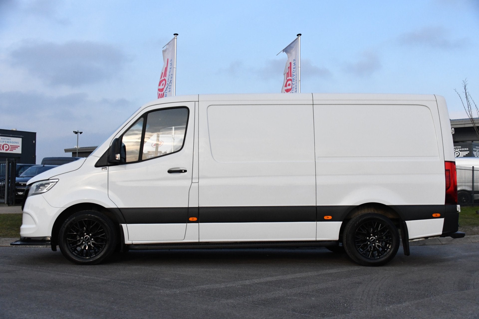 Mercedes-Benz Sprinter 319 V6 3.0 CDI L2H1 RWD AMG Edition C, Automaat, Gebruikt, Multifunctioneel stuurwiel, Wit