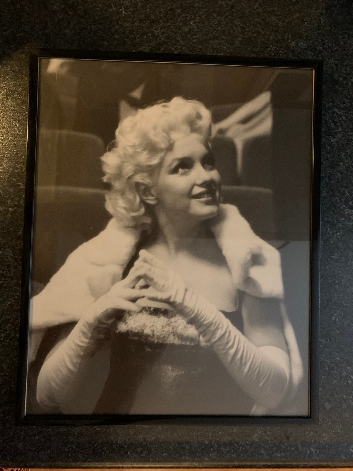 Te koop! Ingelijste posters van Marilyn Monroe en/of Elvis, Ophalen, Gebruikt, Film, Poster