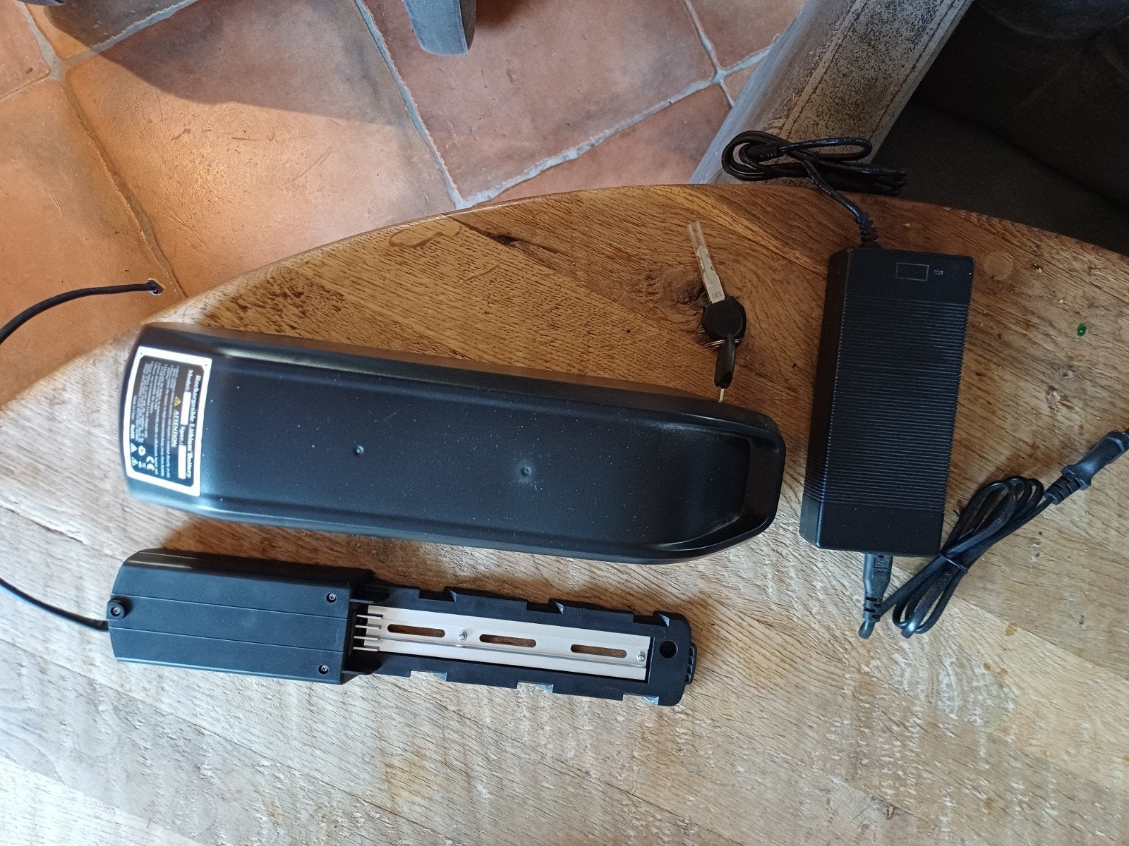 Nieuwe 48V 13Ah Lithium Batterij E-bike met Lader en Sleutel, Nieuw