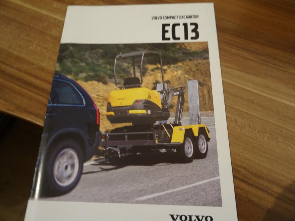 14 Volvo compacte graafmachines folders, Boeken, Ophalen of Verzenden, Nieuw, Folder