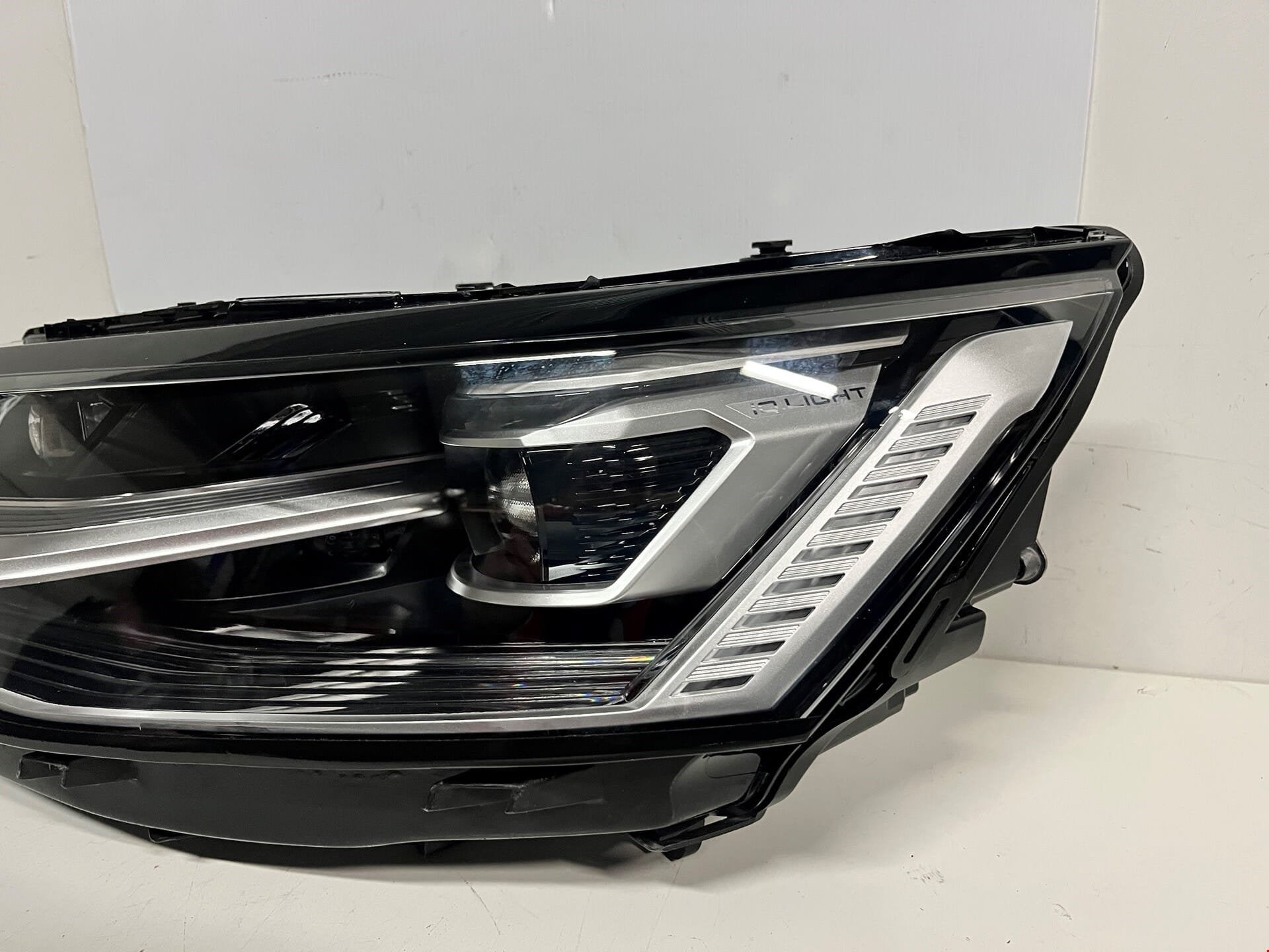 VW TRANSPORTER T7 VOL LED IQ LIGHT KOPLAMP LINKS 7T1941081B, Gebruikt, Volkswagen, Volkswagen AG, Berliner Ring 2
38440  Wolfsburg, DE