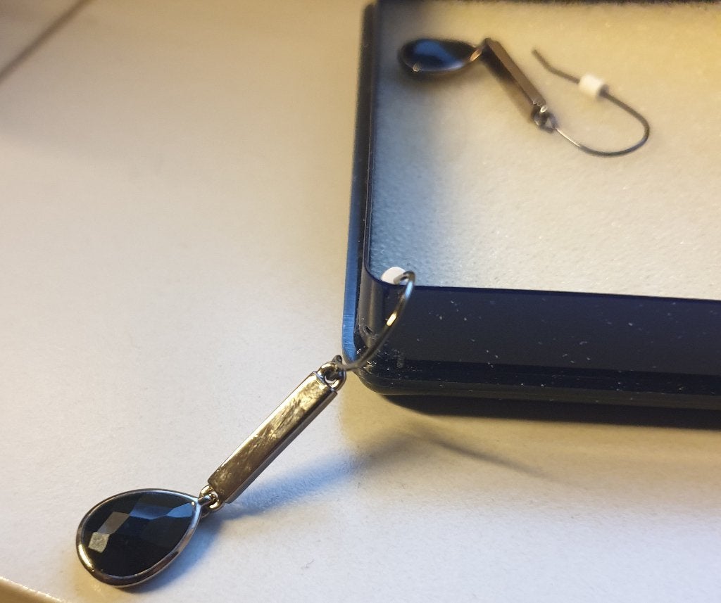 leuke oorbellen met zwart steentje NIEUW, Verzenden, Nieuw, Zwart, Overige materialen