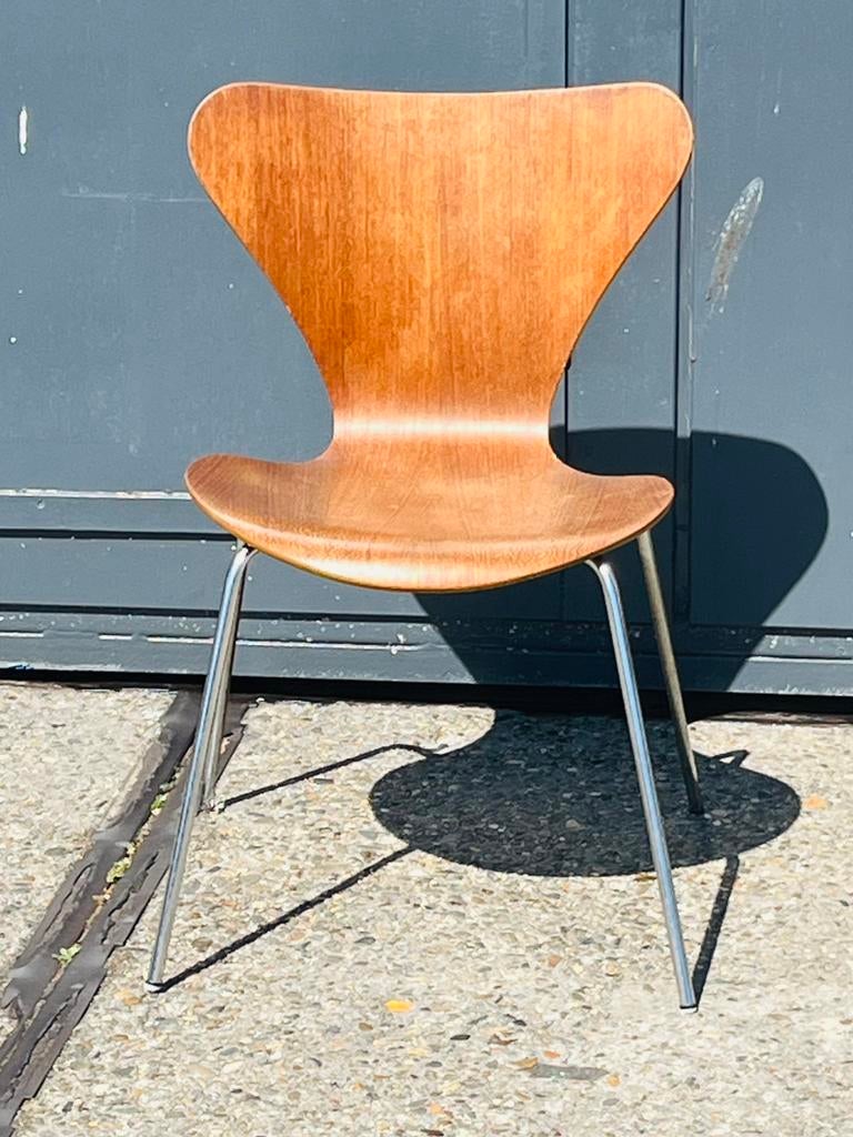 vintage stoel "model 7" van Arne Jacobsen, Denemarken 1950, Huis en Inrichting, Stoelen, Ophalen of Verzenden, Gebruikt, Bruin