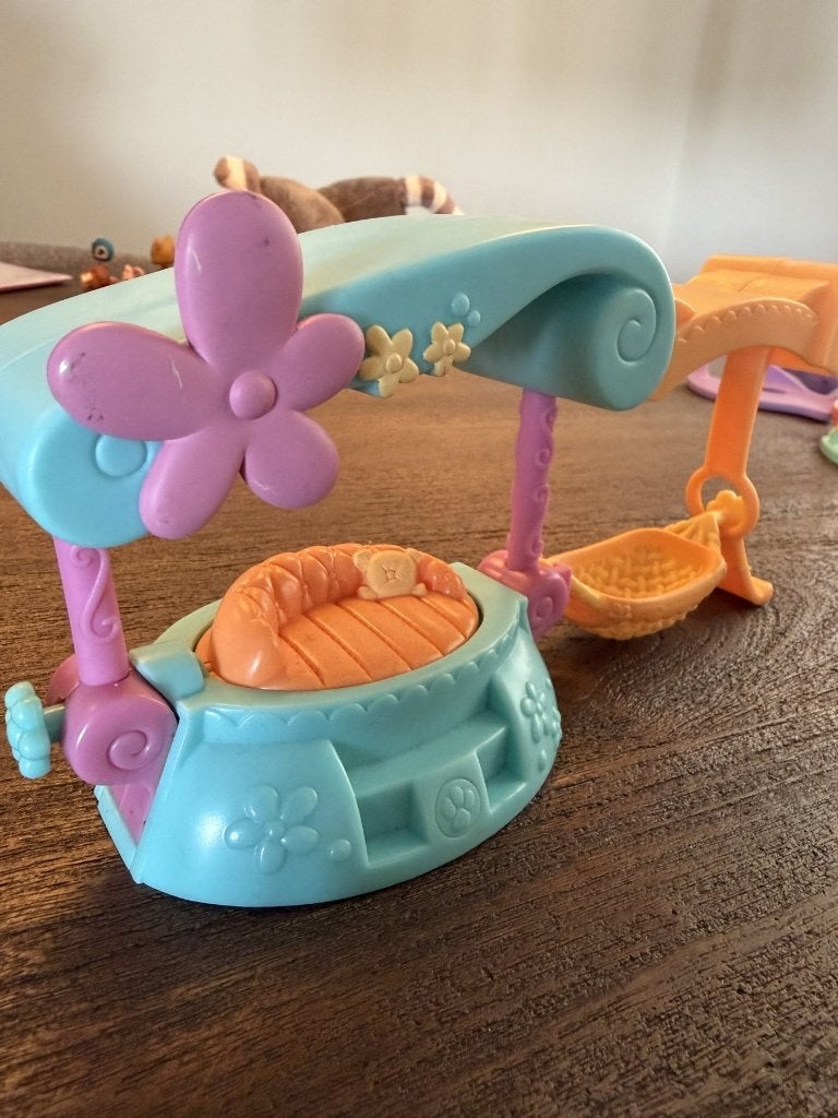 Littlest Pet Shop babykamer - wieg, babygym, hangmat, bad, Ophalen of Verzenden, Gebruikt
