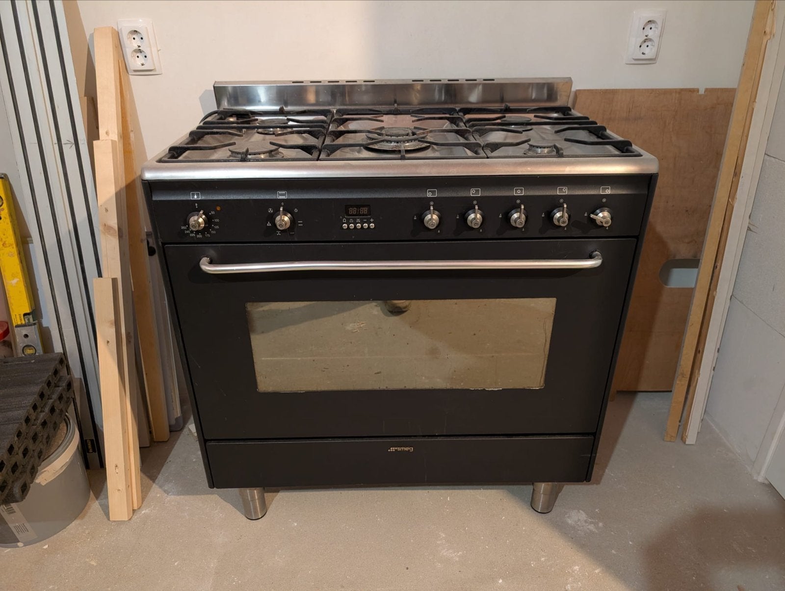 Smeg Fornuis met Gasfornuis en Oven - Zwart, Witgoed en Apparatuur, Ophalen, Gebruikt, 60 cm of meer, Gas