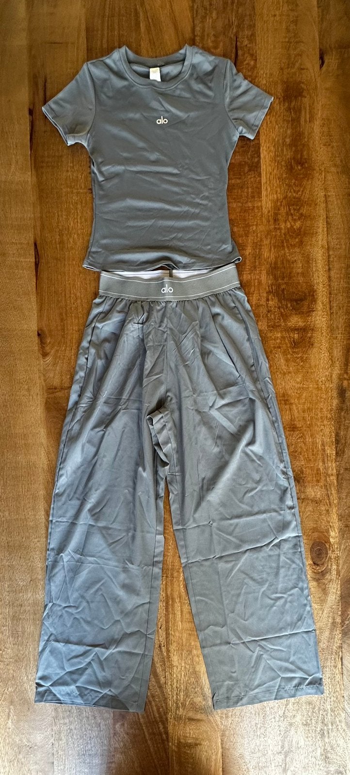 Alo Yoga Set Shirt & Broek/Pantalon Grijs - Maat S, Verzenden, Zo goed als nieuw, Maat 36 (S), Grijs